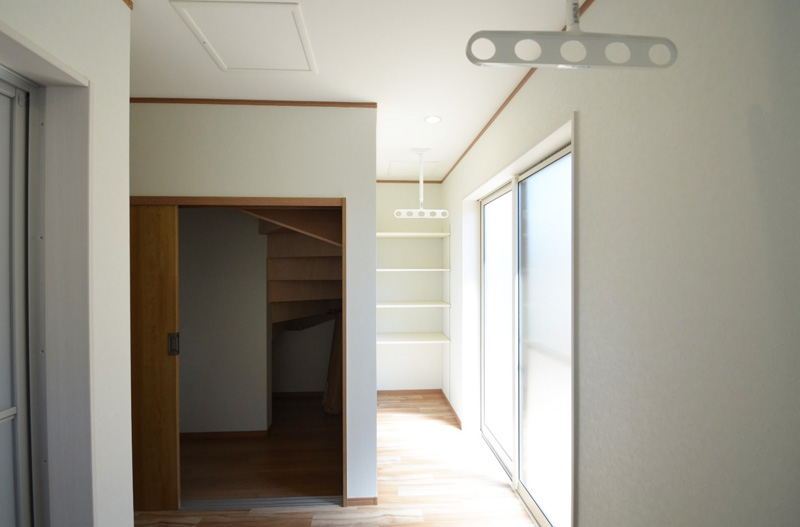 1階洗面脱衣室とサンルーム