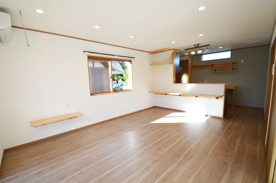 大玉村:延床面積約35坪 造作棚やキャットウォークのある2階建て住宅