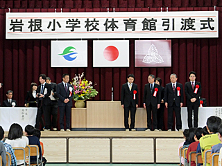 本宮市岩根小学校新体育館引渡し式