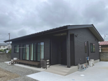 開放感あふれる平屋 たっぷり収納を備えた快適な住まい