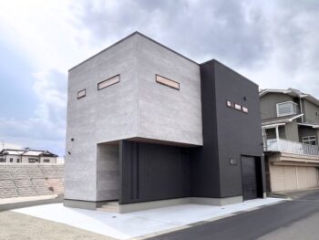 趣味とこだわりを詰め込んだインナーガレージのある2階建て【本宮市】
